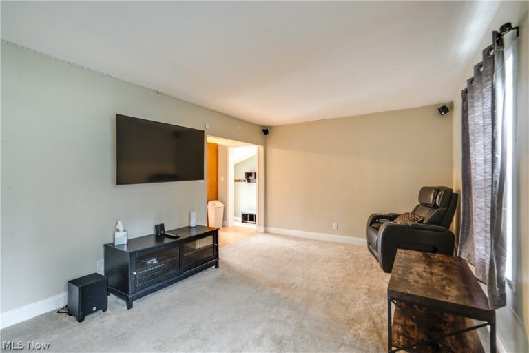 561 River Road, Munroe Falls, OH - Photo 5