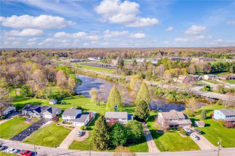 3020 Thunderbird Drive, Poland, OH - Photo 2