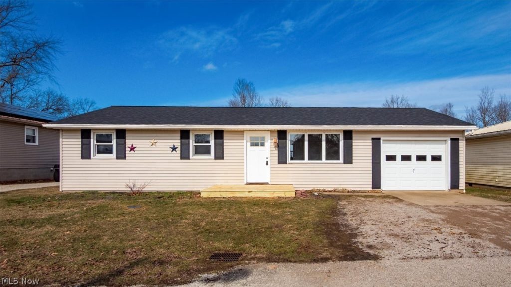96 Summit Street, Roseville, OH