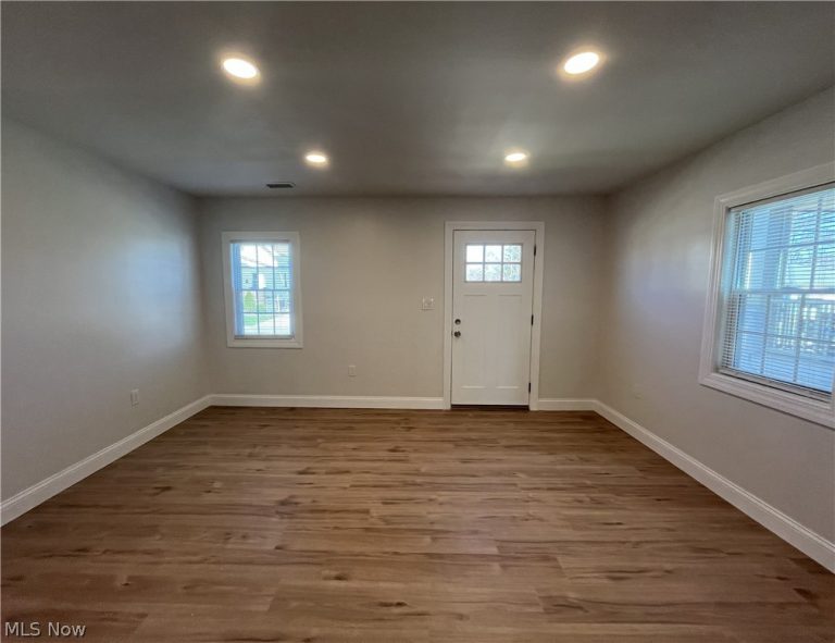 13325 Carrington Avenue, Cleveland, OH - Photo 4