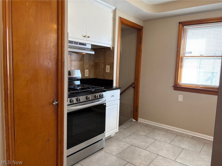 5116 Erwin Street, Maple Heights, OH - Photo 3