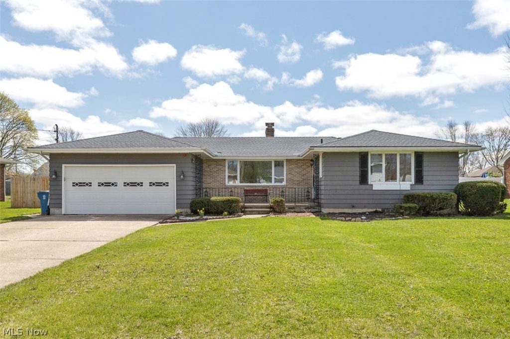3827 Valleyview Drive, Lorain, OH