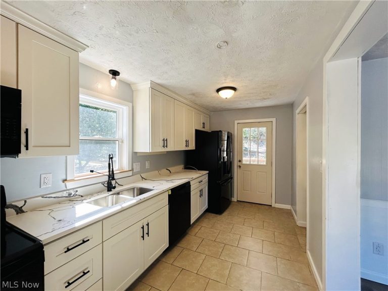 1384 Kings Creek Road, Weirton, WV - Photo 3