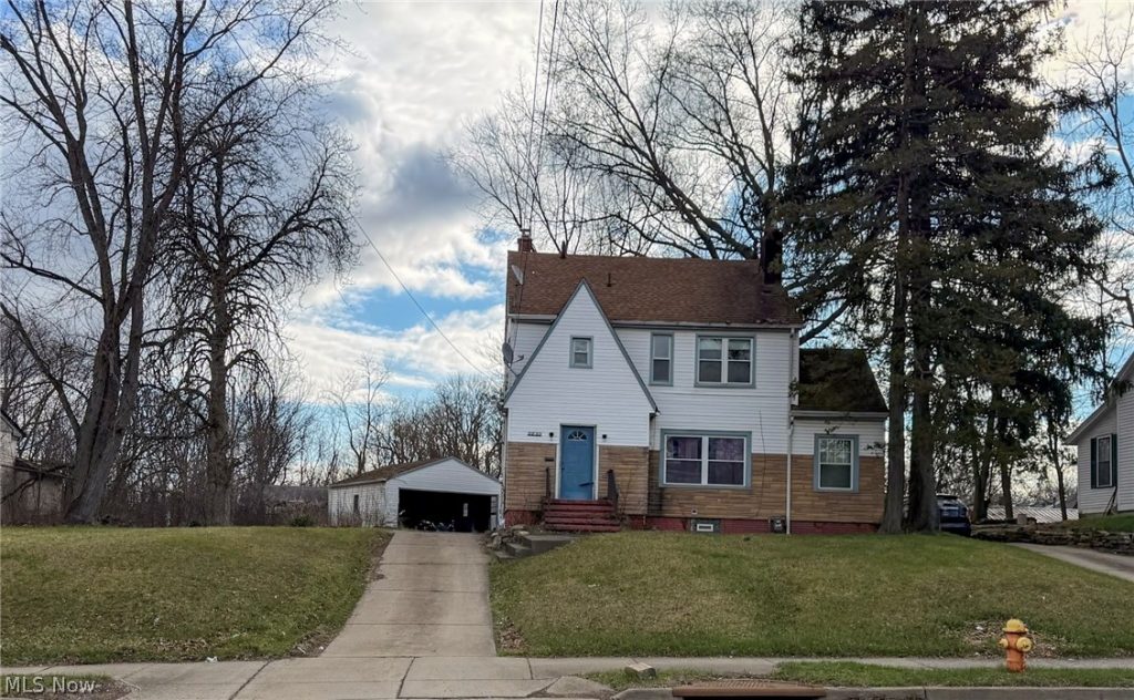 2233 Glenwood Avenue, Youngstown, OH