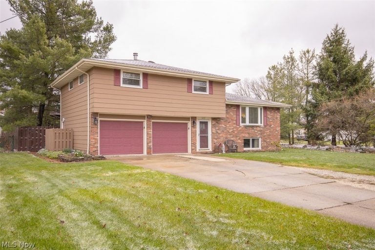 8493 Webster Road, Strongsville, OH - Photo 3