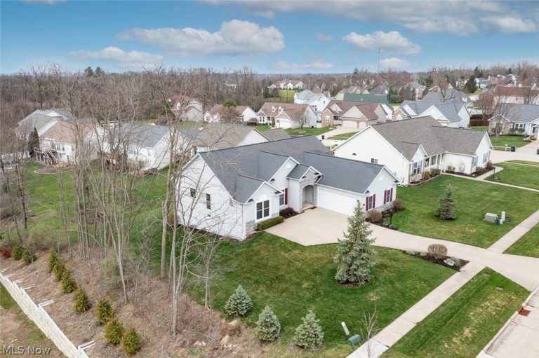 2052 Glenmont Drive, Brunswick, OH - Photo 2
