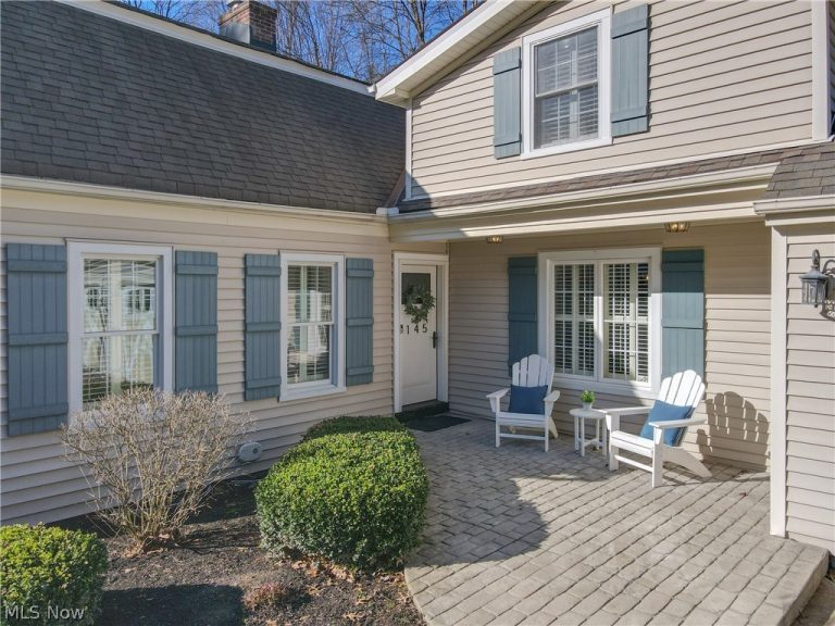 145 Greenbrier Drive, Chagrin Falls, OH - Photo 2