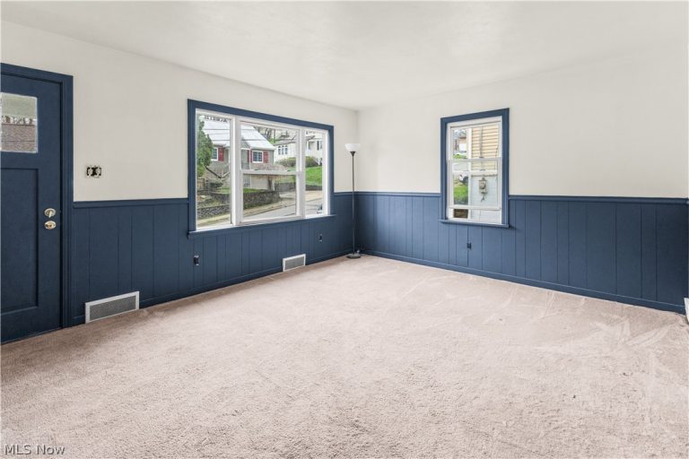 121 Valley Way, Weirton, WV - Photo 3