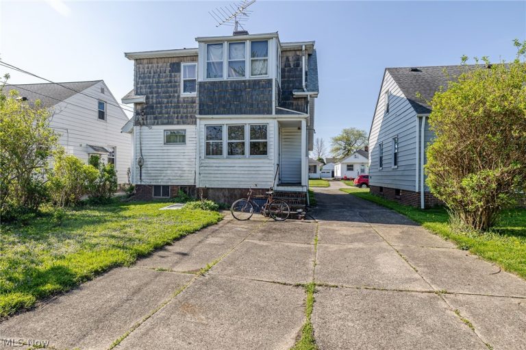 8214 Essen Avenue, Parma, OH - Photo 6
