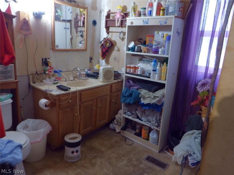 122 Pleasant Street, New Lexington, OH - Photo 8