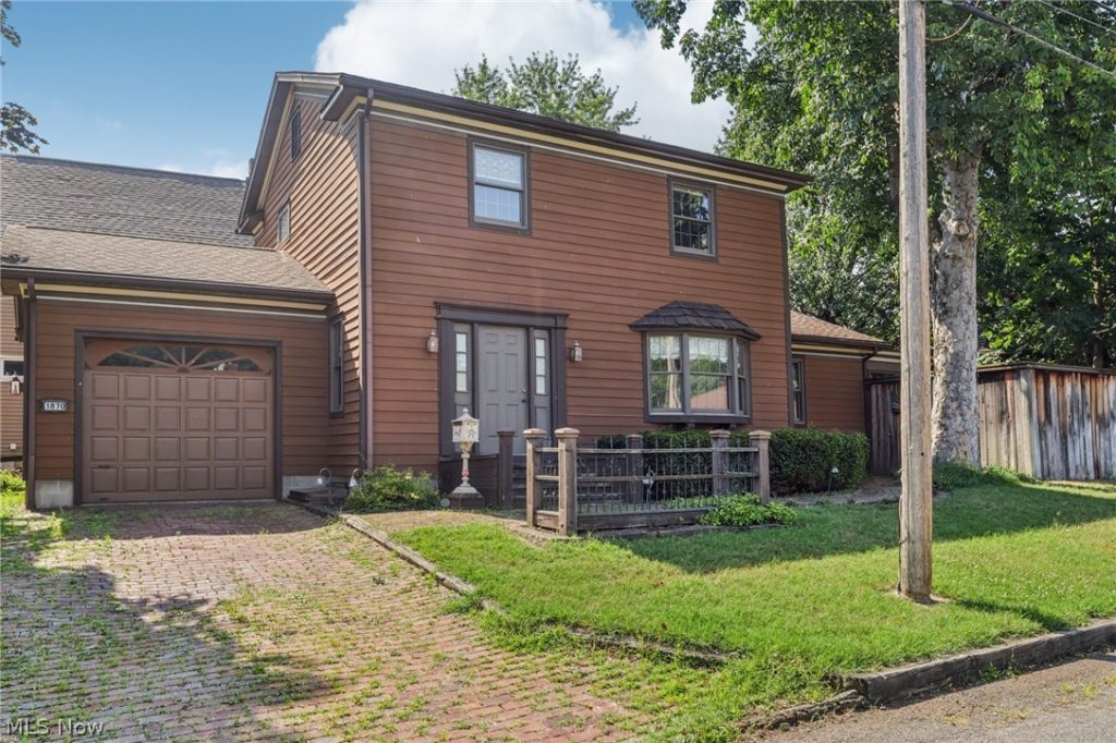 1870 Dallas Avenue, Akron, OH