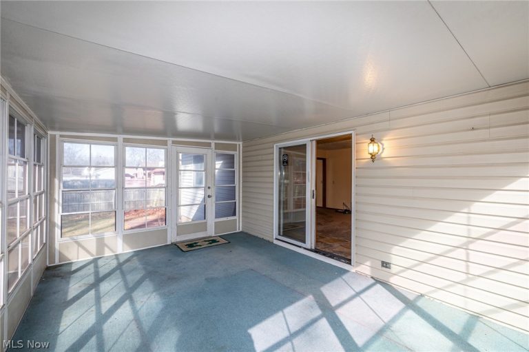 1260 Meadowview Lane, Amherst, OH - Photo 6