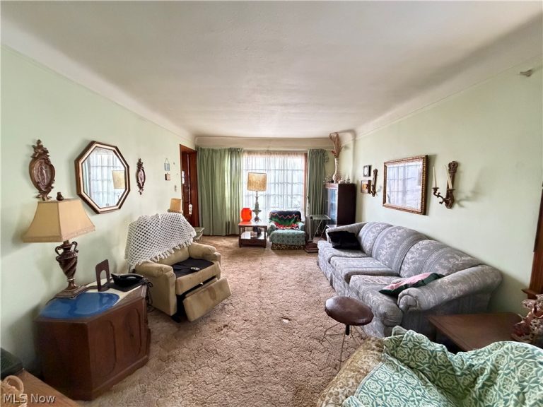 6526 Westminster Drive, Parma, OH - Photo 8