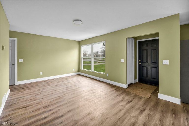 15812 Eleanore Drive, Cleveland, OH - Photo 8