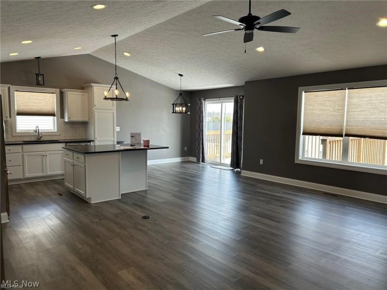 937 Crockett Circle, Canal Fulton, OH - Photo 3