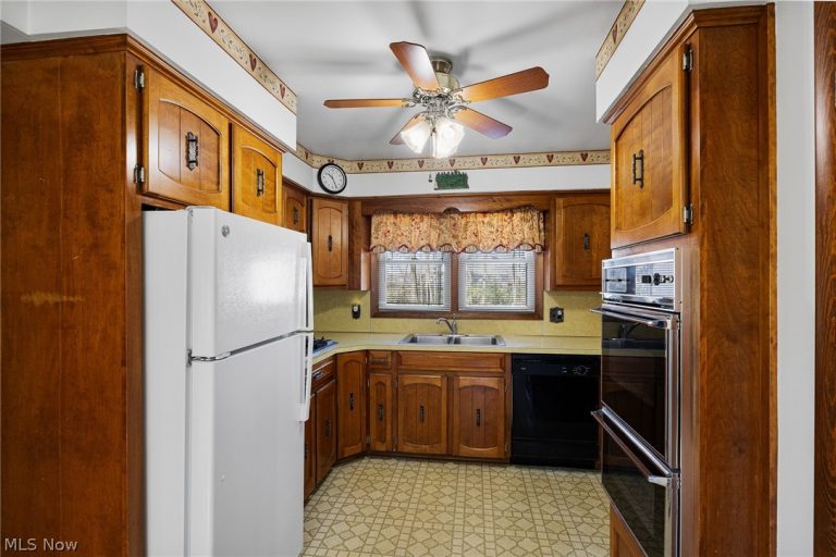 1140 Stearns Street, Brunswick, OH - Photo 3
