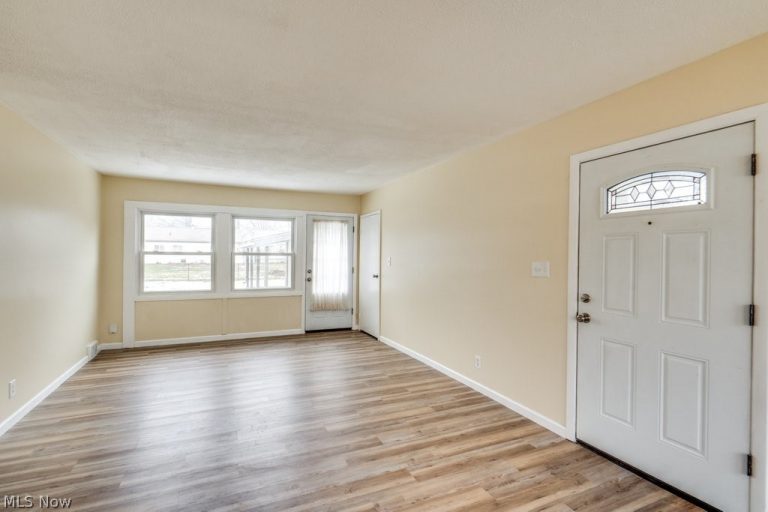 1203 Sarlson Avenue, Akron, OH - Photo 5