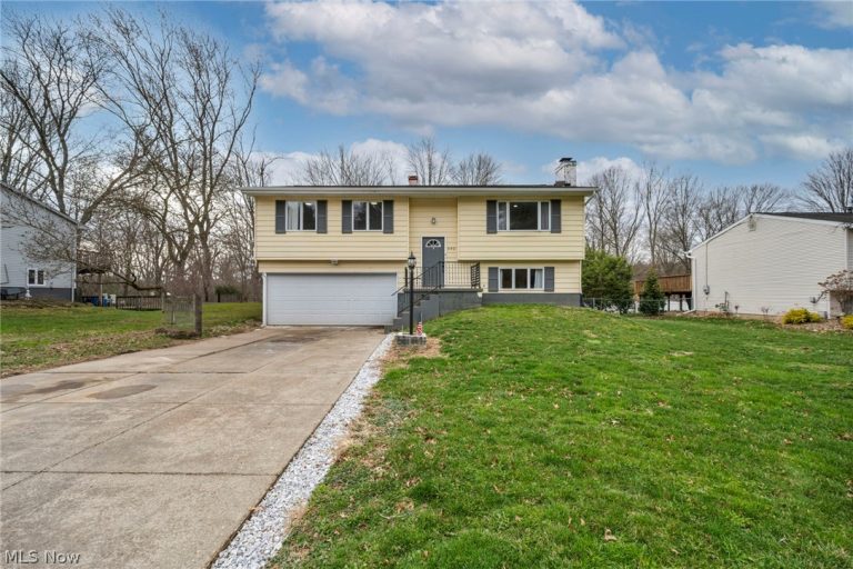 692 Zeletta Drive, Akron, OH - Photo 3