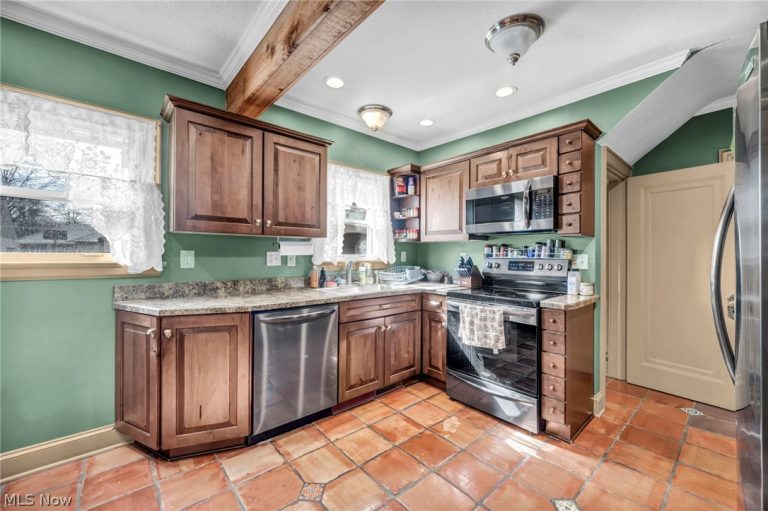 708 Park Avenue, Elyria, OH - Photo 5