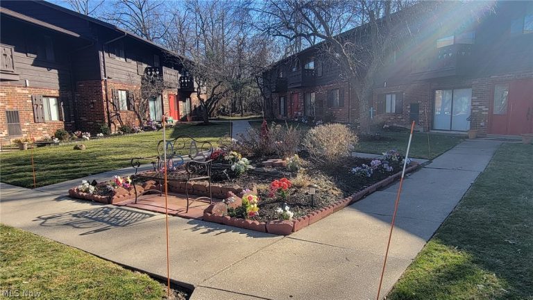 16080 Maple Heights Boulevard #101, Maple Heights, OH - Photo 2