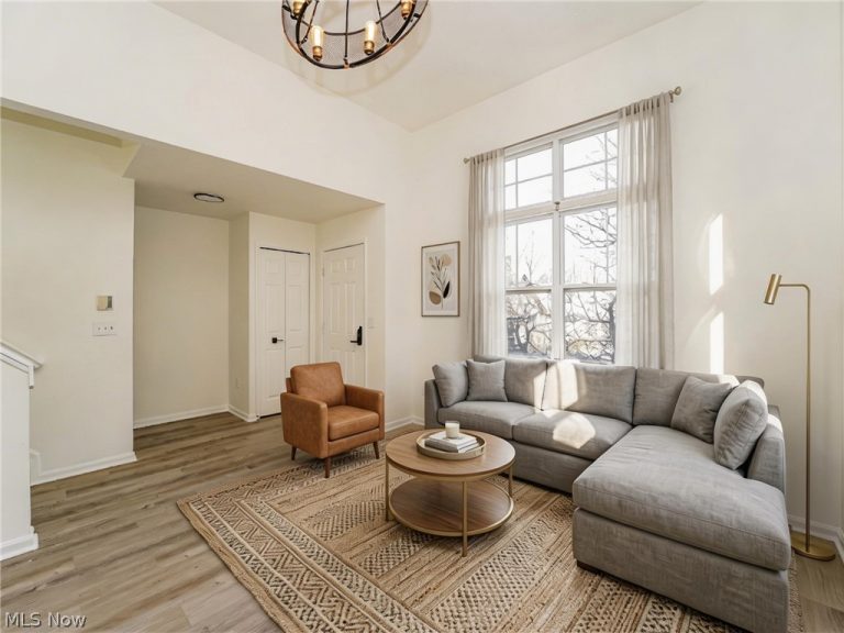 821 Nela View Road, Cleveland Heights, OH - Photo 2