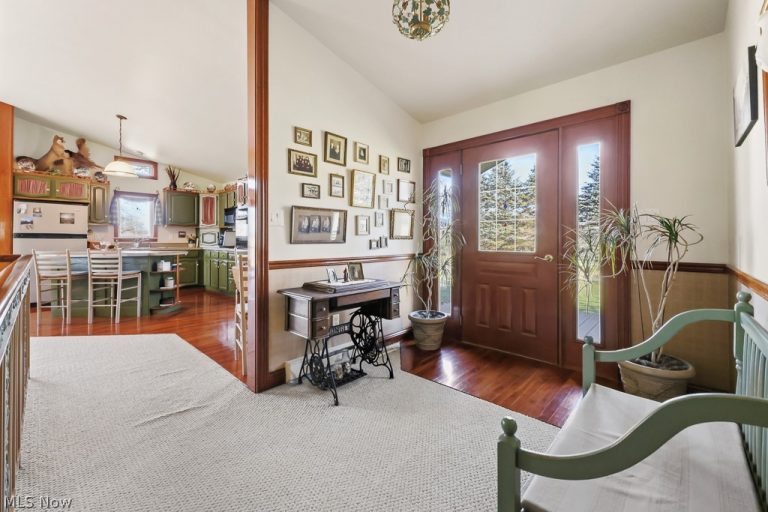 6122 Frederick Avenue, Alliance, OH - Photo 2