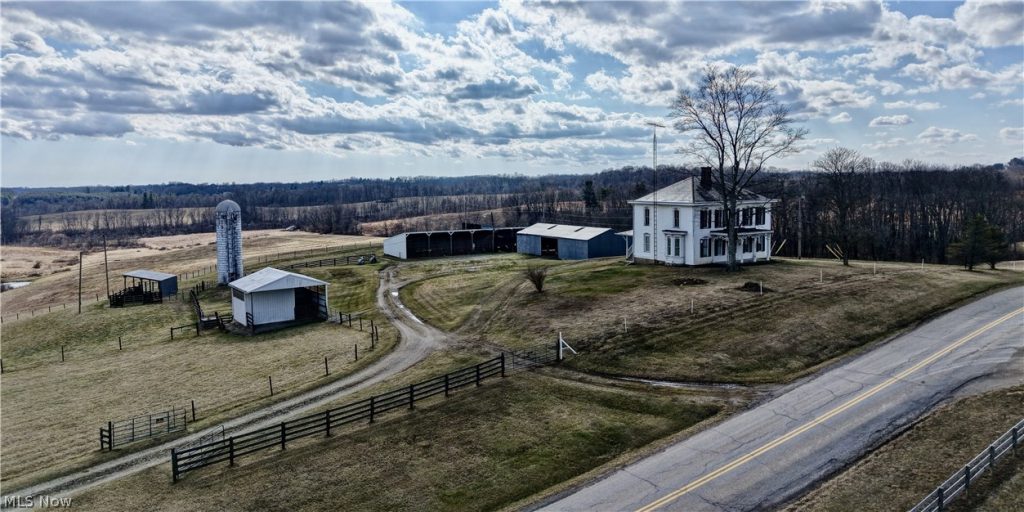 6040 Pinecrest Drive, Zanesville, OH