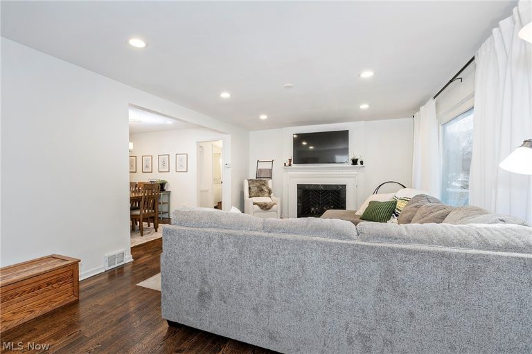 16237 Forest Hills Boulevard, Cleveland Heights, OH - Photo 5