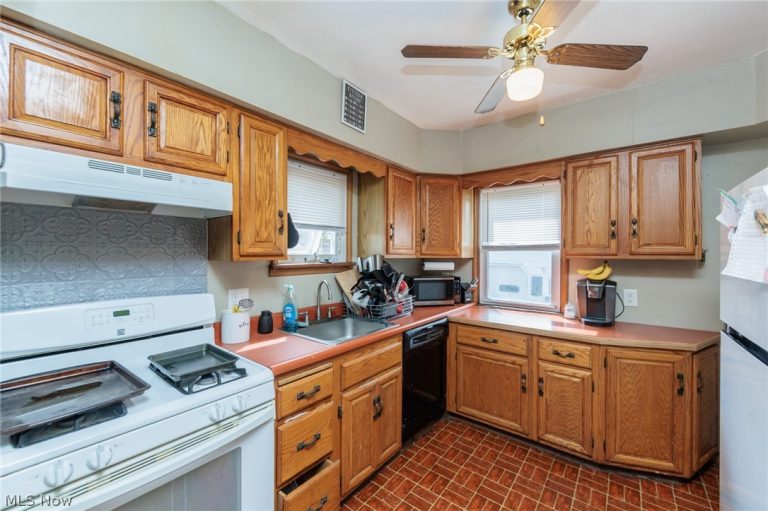 2201 Ralph Avenue, Cleveland, OH - Photo 2