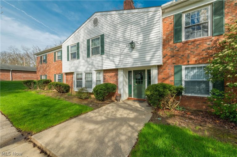 7005 Carriage Hill Drive #104, Brecksville, OH - Photo 4