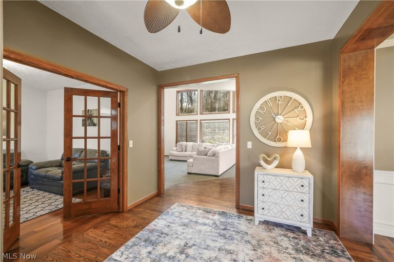 11779 Derbyshire Lane, Chagrin Falls, OH - Photo 4