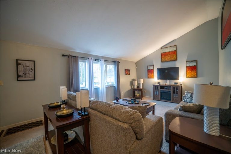 1491 Rowles Drive, Akron, OH - Photo 6