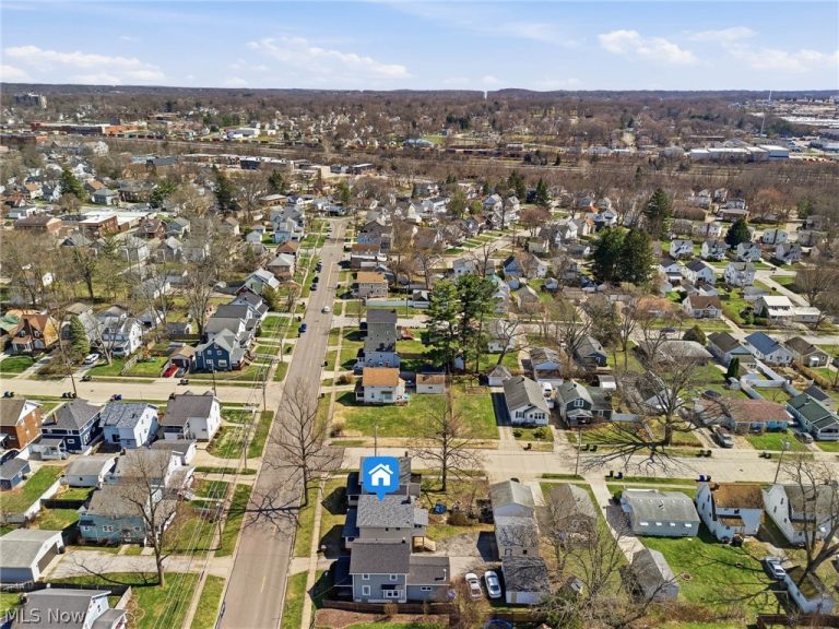 714 Grant Avenue, Cuyahoga Falls, OH - Photo 2