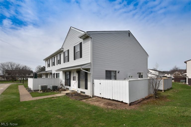 6577 Liberty Bell Drive #C20, Brook Park, OH - Photo 2