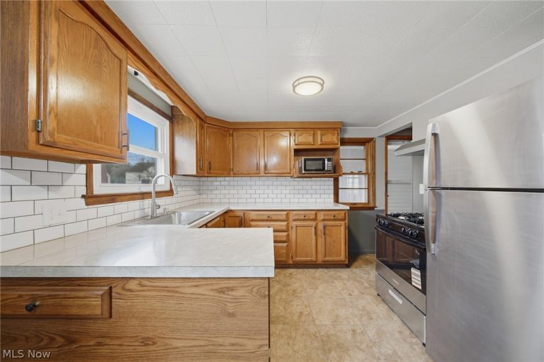 1814 Demington Avenue, Canton, OH - Photo 4