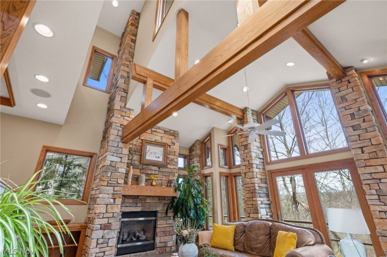 1105 Riverwoods Drive, Akron, OH - Photo 5