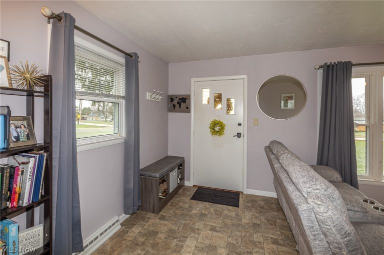 18255 Shurmer Road, Strongsville, OH - Photo 4