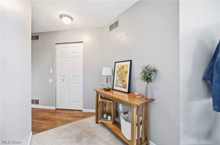 1183 Red Tail Hawk Drive #5, Boardman, OH - Photo 6