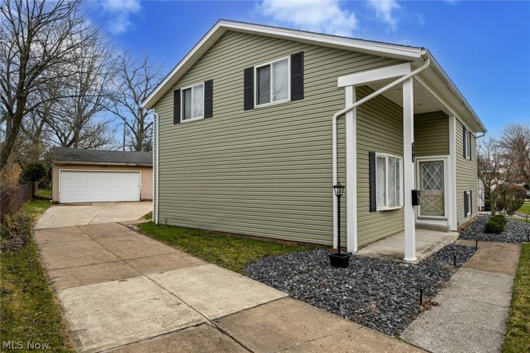 19 Brune Drive, Bedford, OH - Photo 4