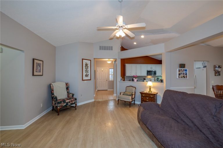 4261 Lake Harbour Way, Avon, OH - Photo 4