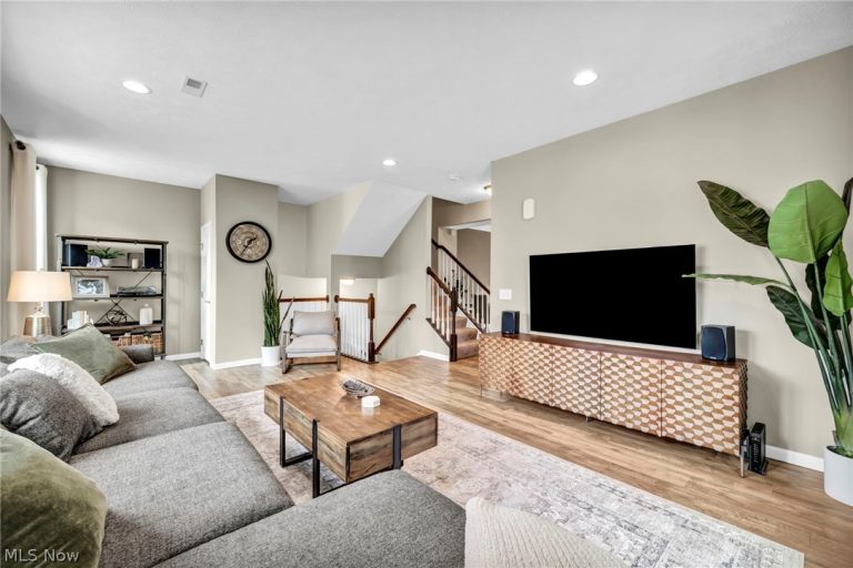 1383 Beach Avenue, Lakewood, OH - Photo 8