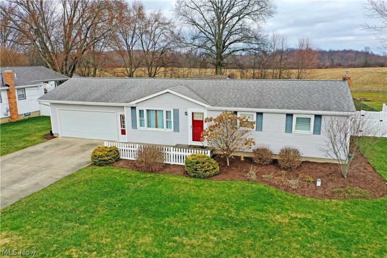 9812 Deltona Drive, New Middletown, OH - Photo 2