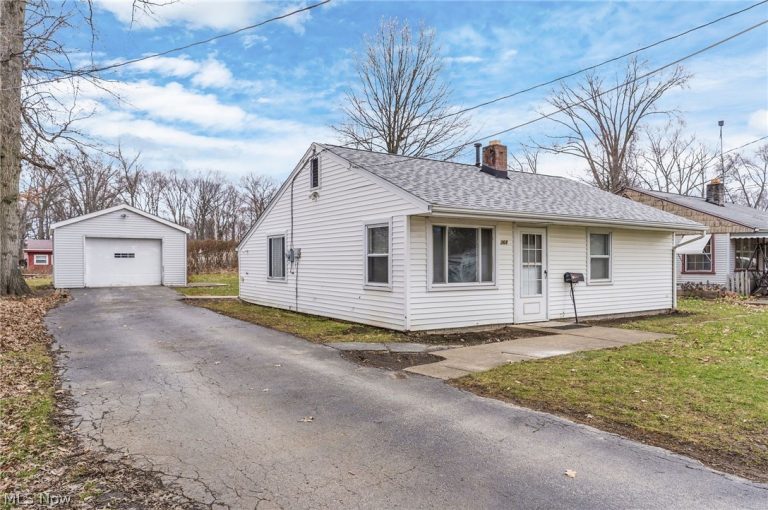 368 Erskine Avenue, Boardman, OH - Photo 2