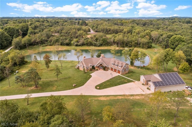 2197 Medina Line Road, Wadsworth, OH - Photo 2