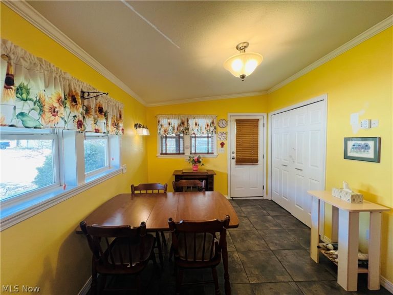 10552 Shasta Drive, Chardon, OH - Photo 6