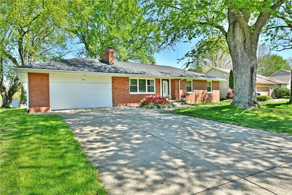 2548 Hilltop Drive, Poland, OH