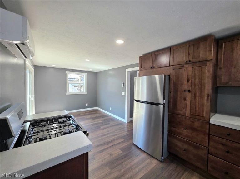 24 Main Street, Newton Falls, OH - Photo 8