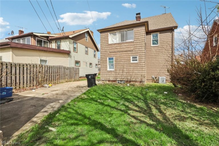 18310 La Salle Avenue, Cleveland, OH - Photo 5