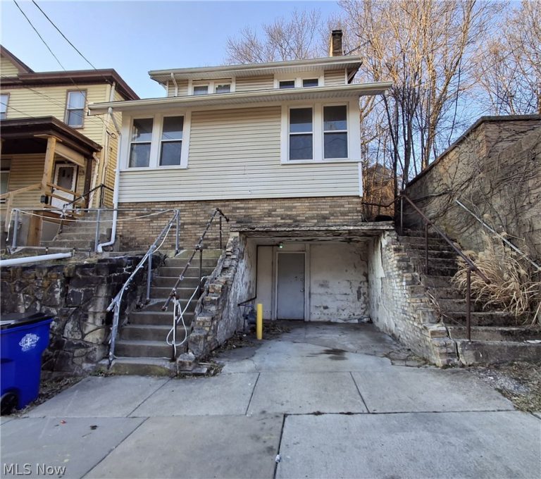909 Bradshaw Avenue, East Liverpool, OH - Photo 2