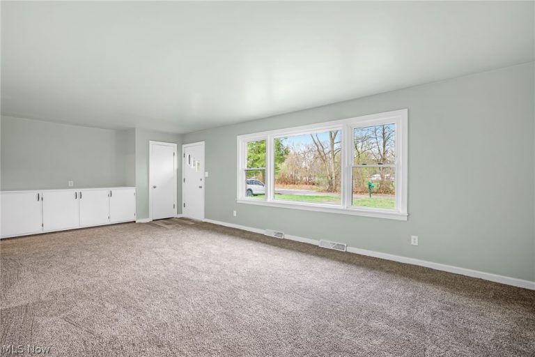 4385 Rex Lake Drive, New Franklin, OH - Photo 2